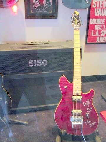 Ed's Guitar in Hollywood, Guitar walk