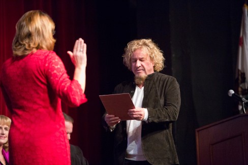 Sammy swears-in Roseville's new Mayor!